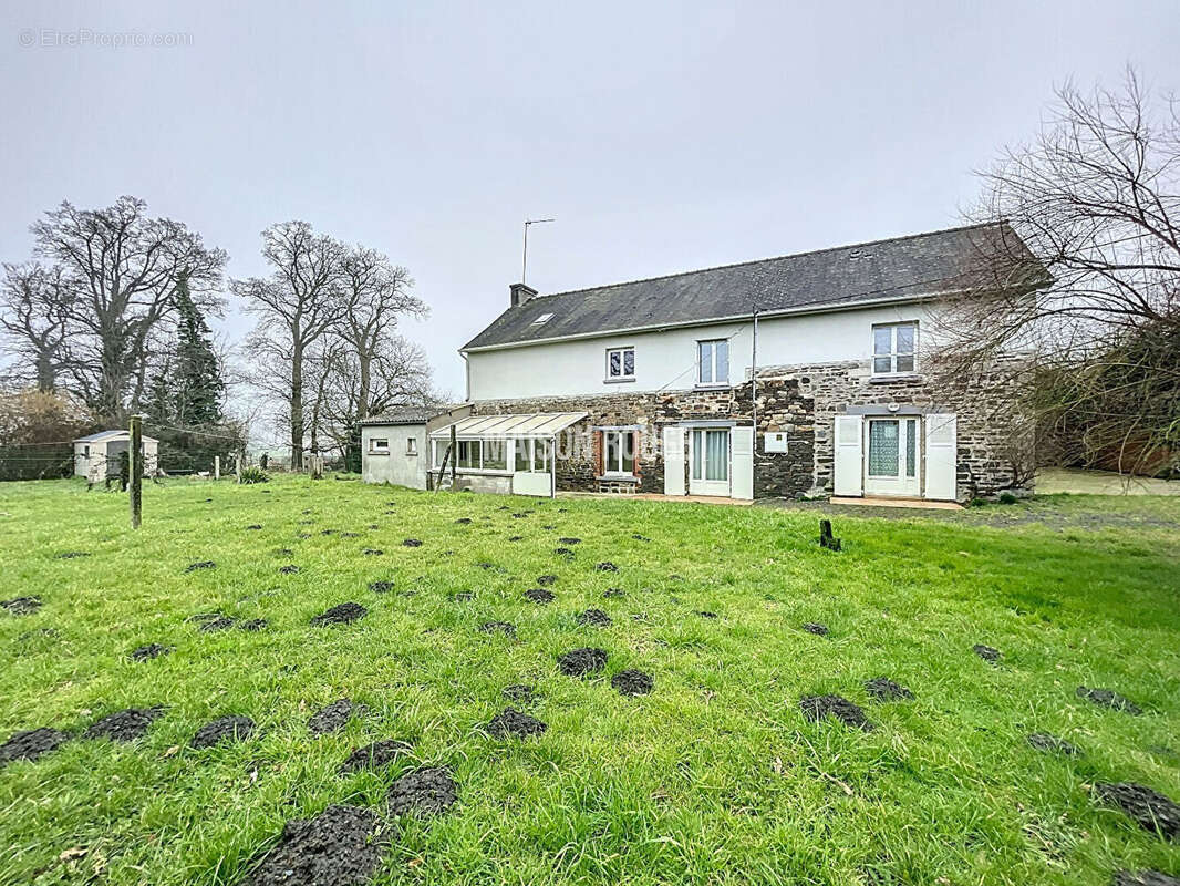 Maison à ROZ-LANDRIEUX