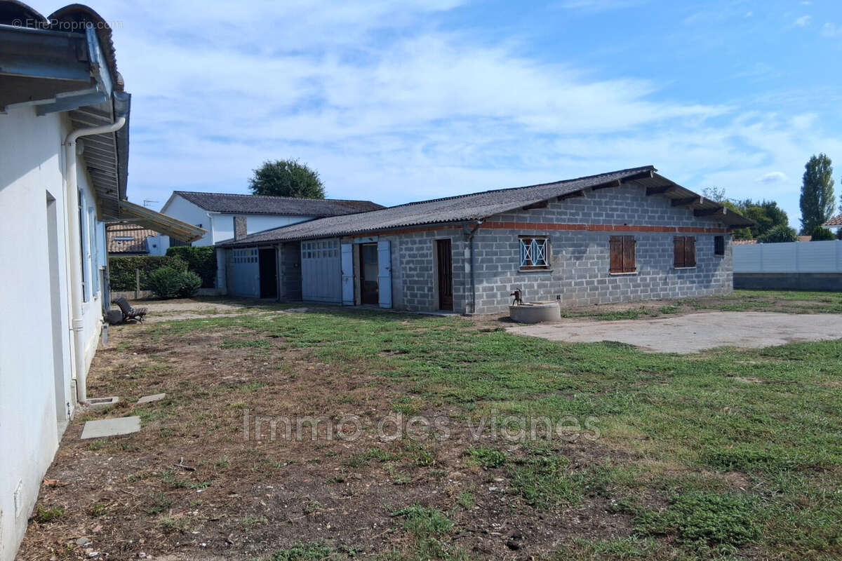 Maison 92 m² à Ambares-Et-Lagrave  - photo 2