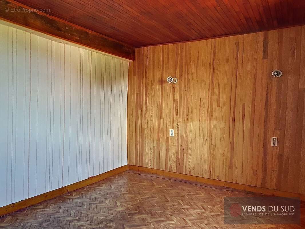 Maison à CASTANET-LE-HAUT