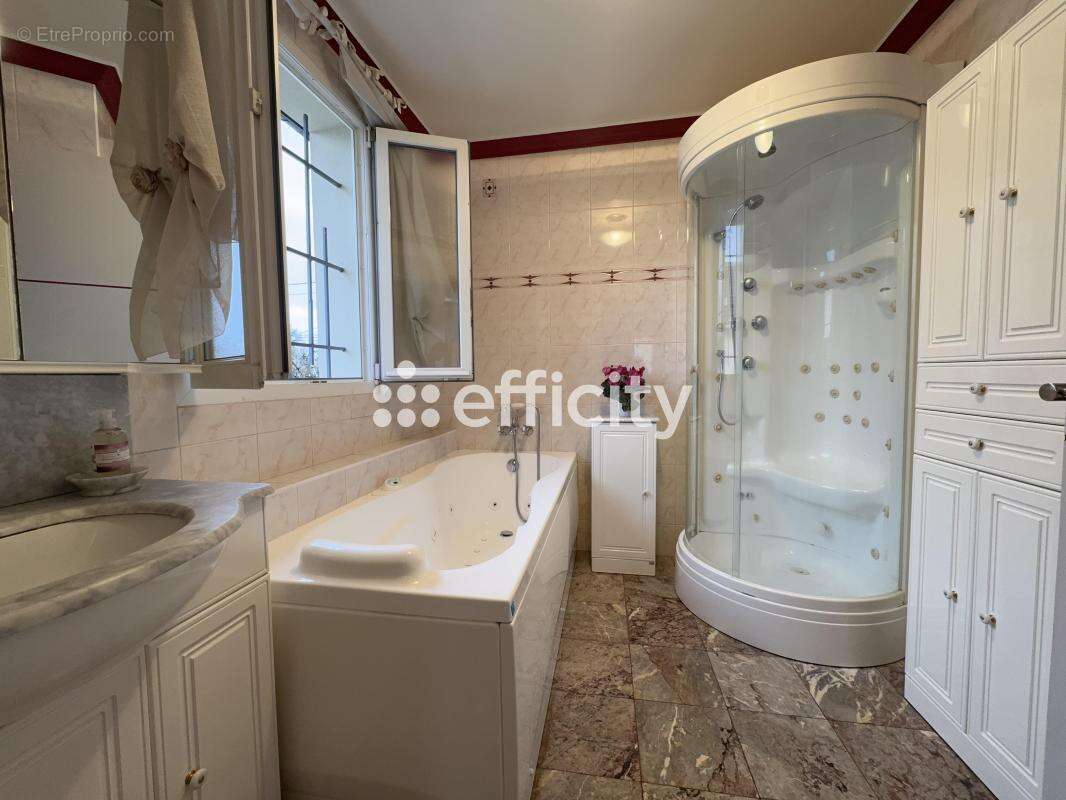 Maison à CHAMPS-SUR-MARNE