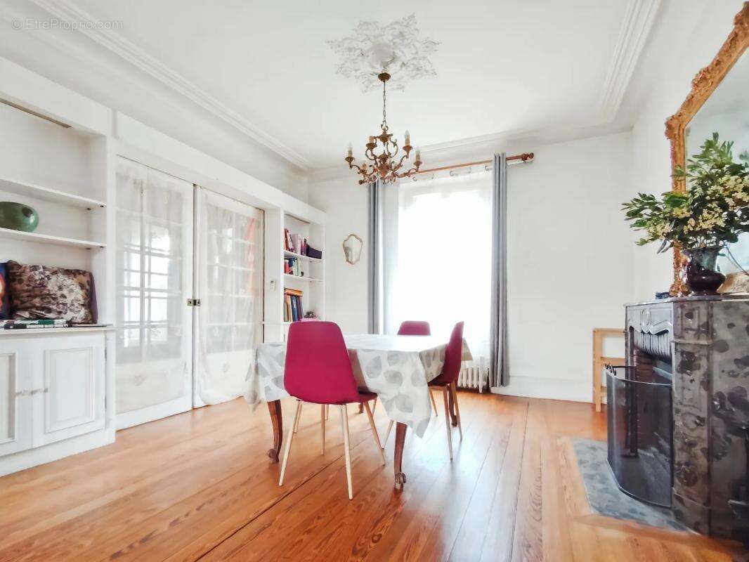 Maison à SAINT-PIERRE-LES-NEMOURS