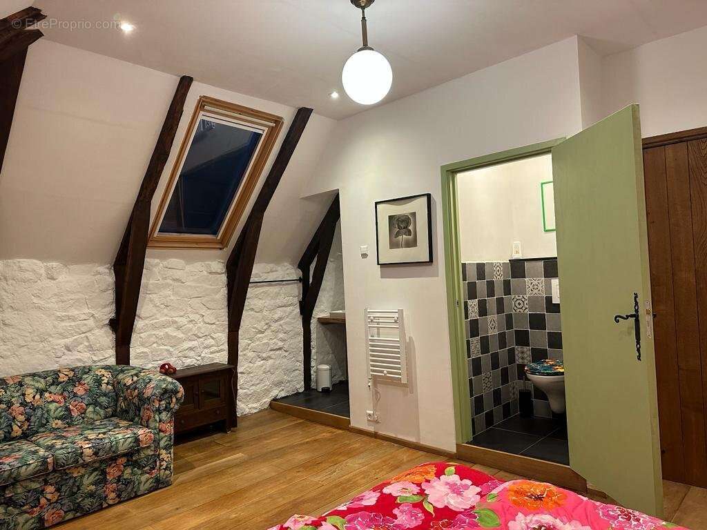 Maison à LA ROCHE-CANILLAC