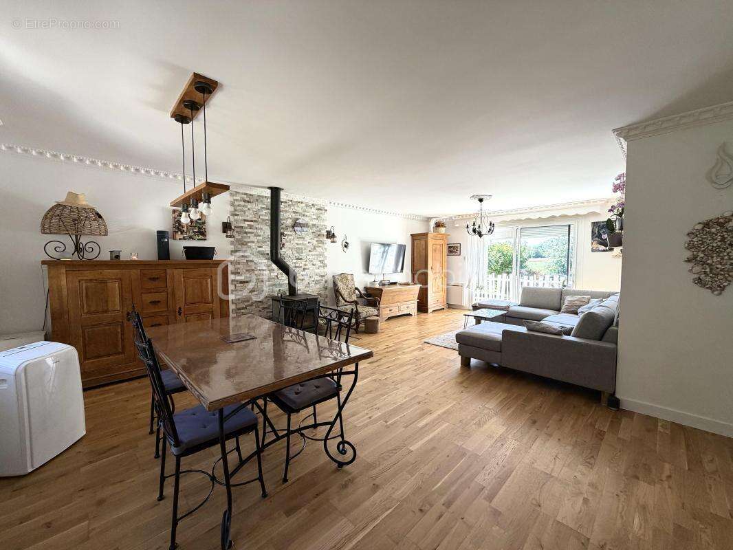 Maison familiale avec sous-sol, 4 chambres , dépendance et bois - photo 8