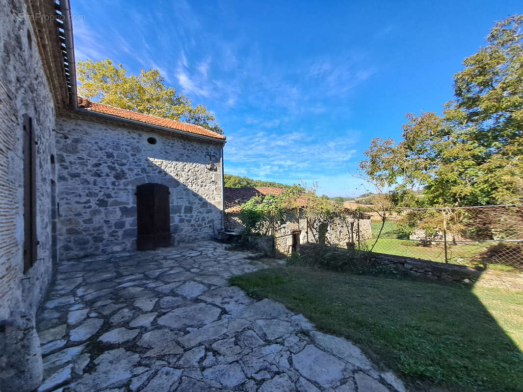 Maison à PORT-SAINTE-MARIE