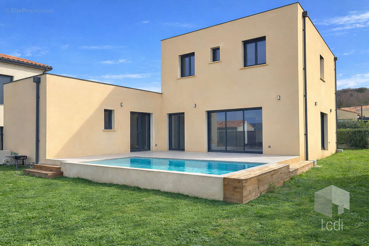 Maison à MONTELIMAR