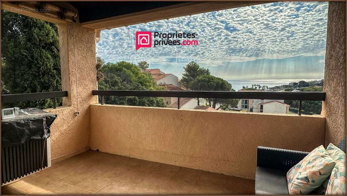 Appartement à ROQUEBRUNE-SUR-ARGENS