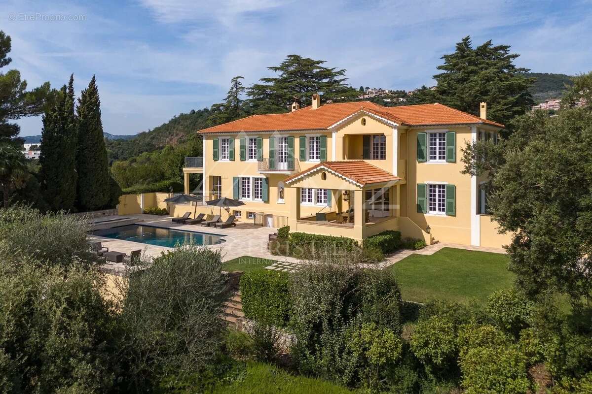 Maison à MANDELIEU-LA-NAPOULE