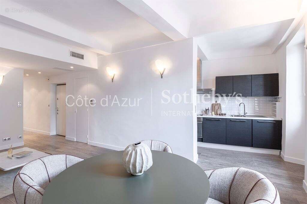 Appartement 3 pièces à vendre dans le Carré d'Or de Nice, Place Magenta - photo 5