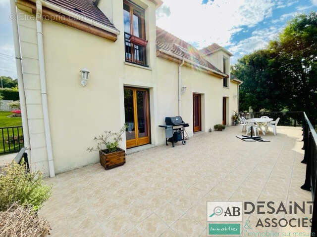 Villiers Sur Morin, à vendre, Maison individuelle 5 chambres au calme et proche de Disney, grand terrain de 25 - photo 2