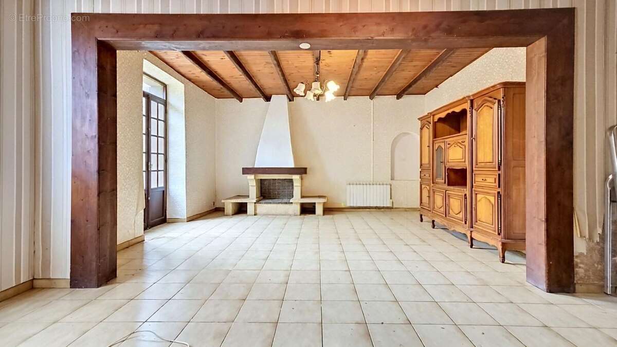 Maison à ESCALES