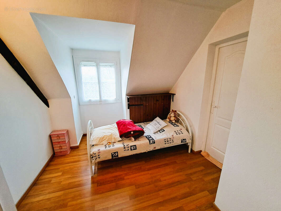 Maison à THORIGNY-SUR-OREUSE