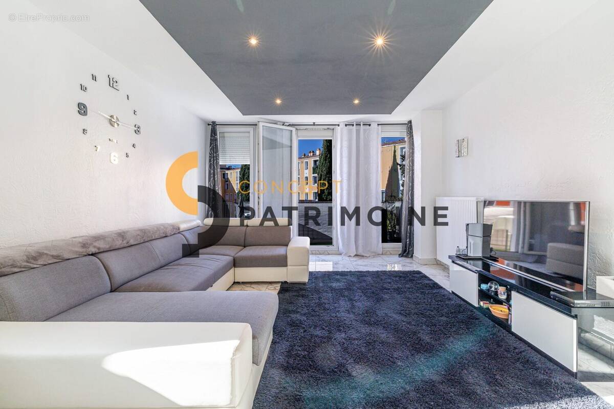 Appartement à CARROS