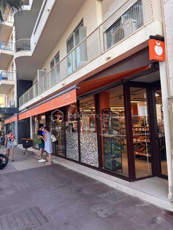 Commerce à VALLAURIS