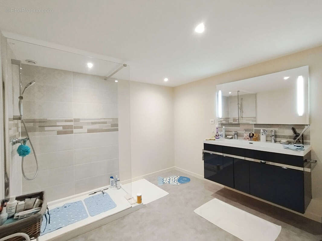 Maison à BRIVES-SUR-CHARENTE