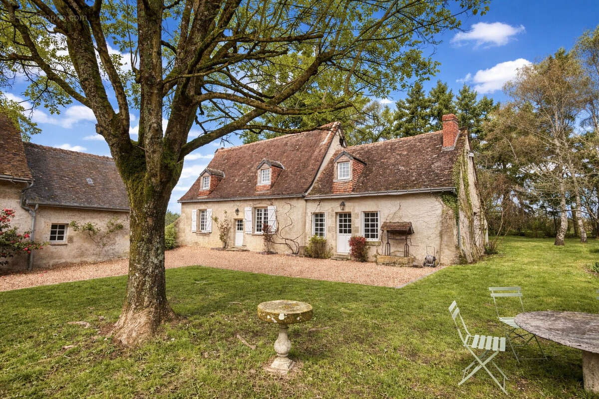 Maison à SAINT-ANTOINE-DU-ROCHER