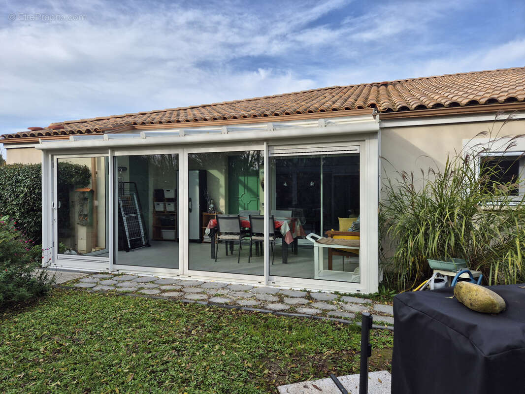 Maison à SAINT-LAURENT-DE-LA-PREE