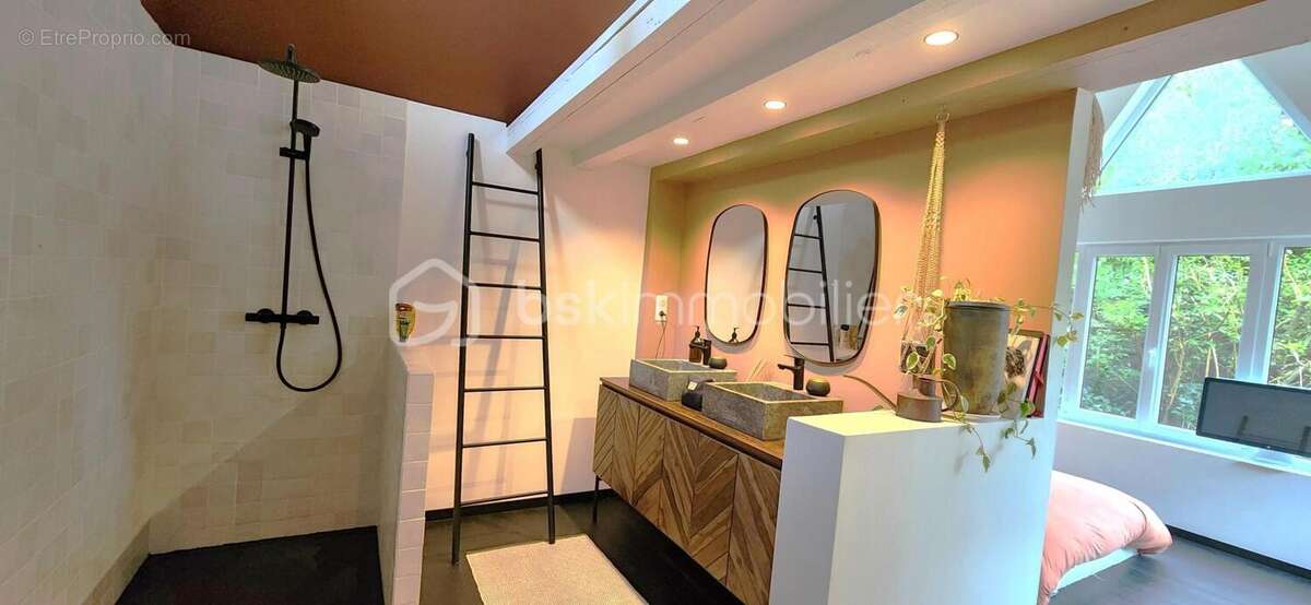 Maison à PERONNE-EN-MELANTOIS