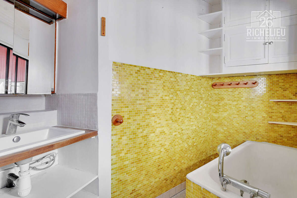 Appartement à PARIS-2E