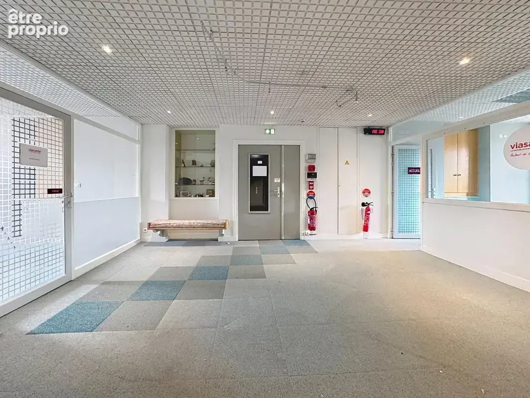 Lons-le-saunier — bureaux lumineux/ascenseur/stationnements - photo 3