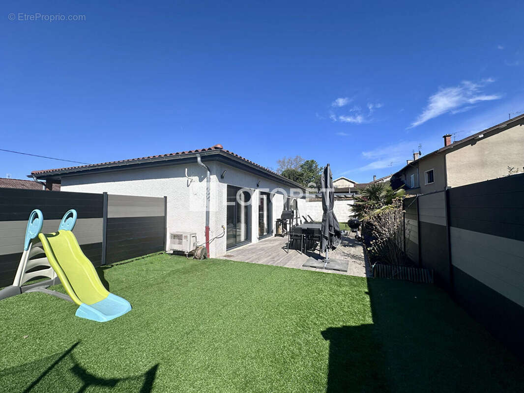 Maison à CHATILLON-SUR-CHALARONNE