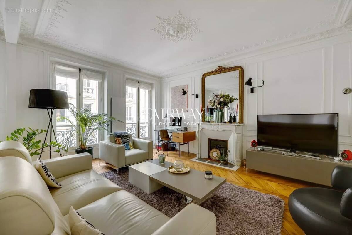 Appartement à PARIS-8E