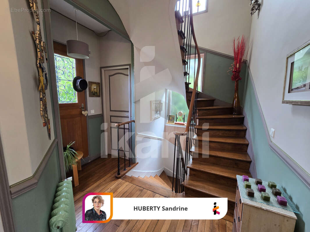 Livry Gargan, secteur Jacob grande maison de 220 m2 idéal artisan ou profession libérale - photo 11