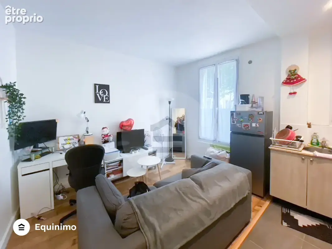 Immeuble de 4 appartements   120 m2 traversant et lumineux, situé Boulevard de la Liberté aux Lilas, à proximi - photo 4