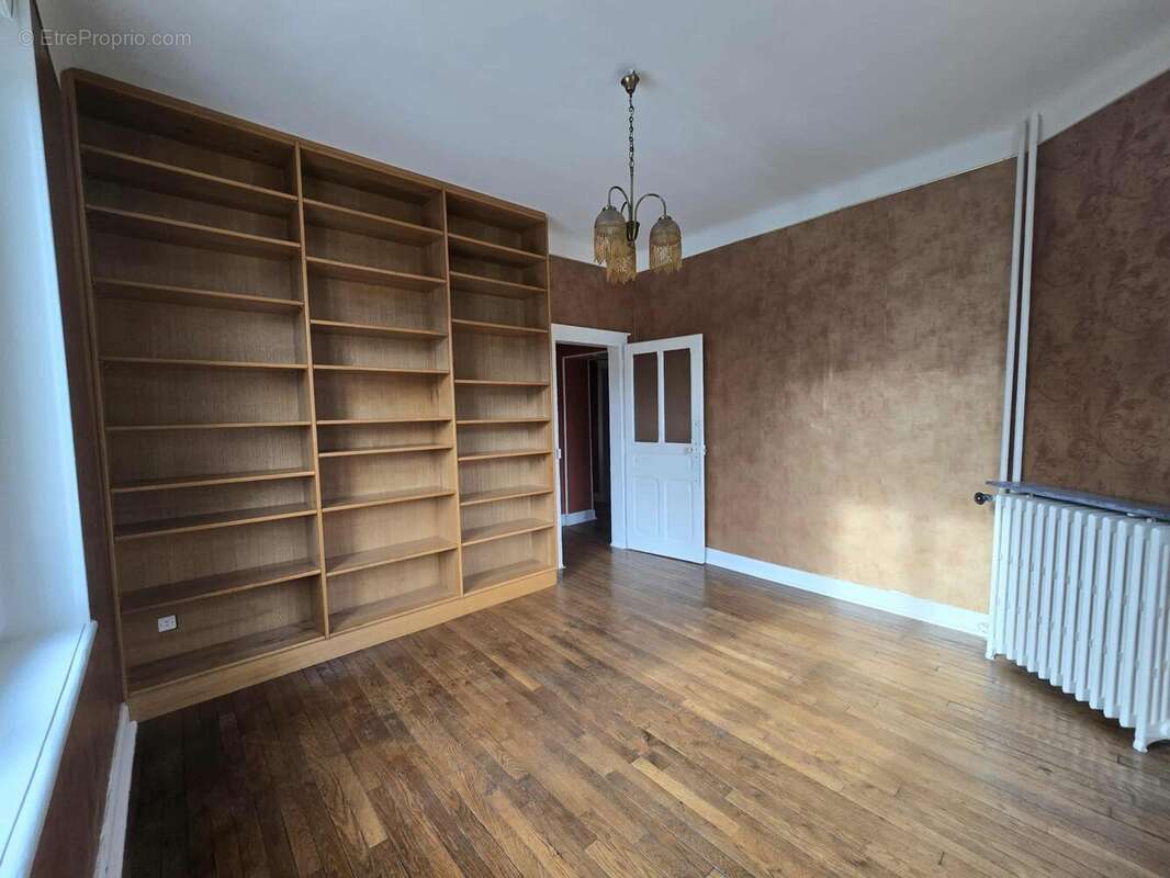 Maison à THIAUCOURT-REGNIEVILLE