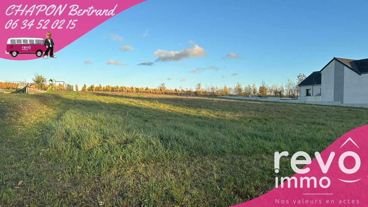 Terrain à SAINT-LAMBERT-DU-LATTAY