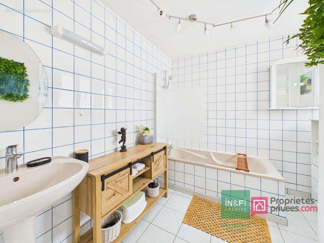 Maison à NOUAILLE-MAUPERTUIS