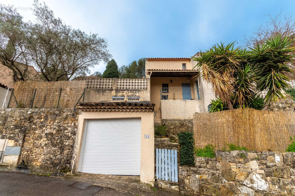 Maison à SOLLIES-TOUCAS