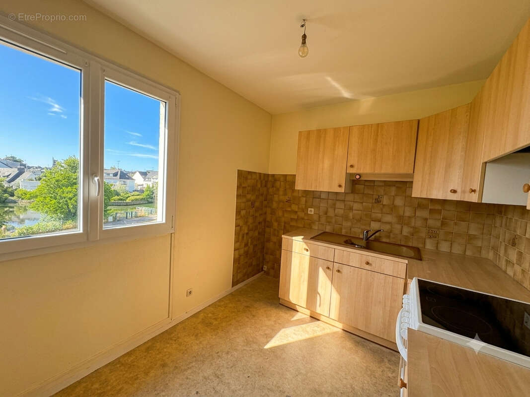 Appartement Vannes 4 pièce(s) 69 m2 1 parking + 1 garage + 1 cave . - photo 4