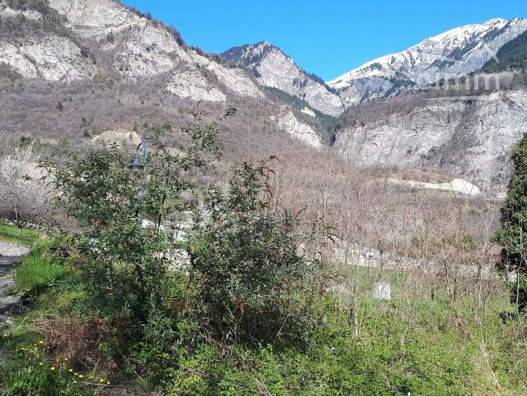 Terrain à SAINT-JEAN-DE-MAURIENNE
