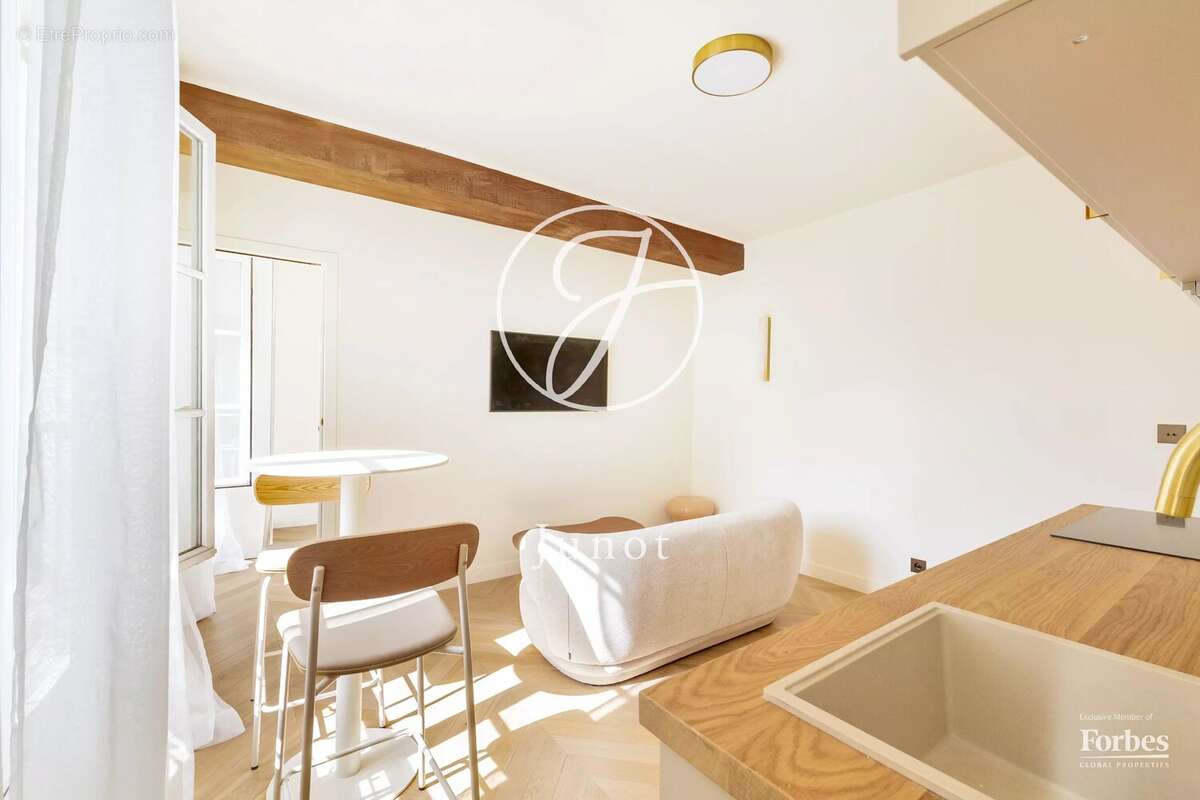 Appartement à PARIS-18E