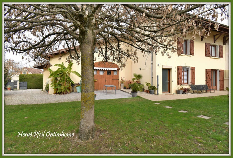 Une maison familiale avec cachet et prestations rénovées-5 pièces ; 135m² sur 1000m² de terrain - photo 3