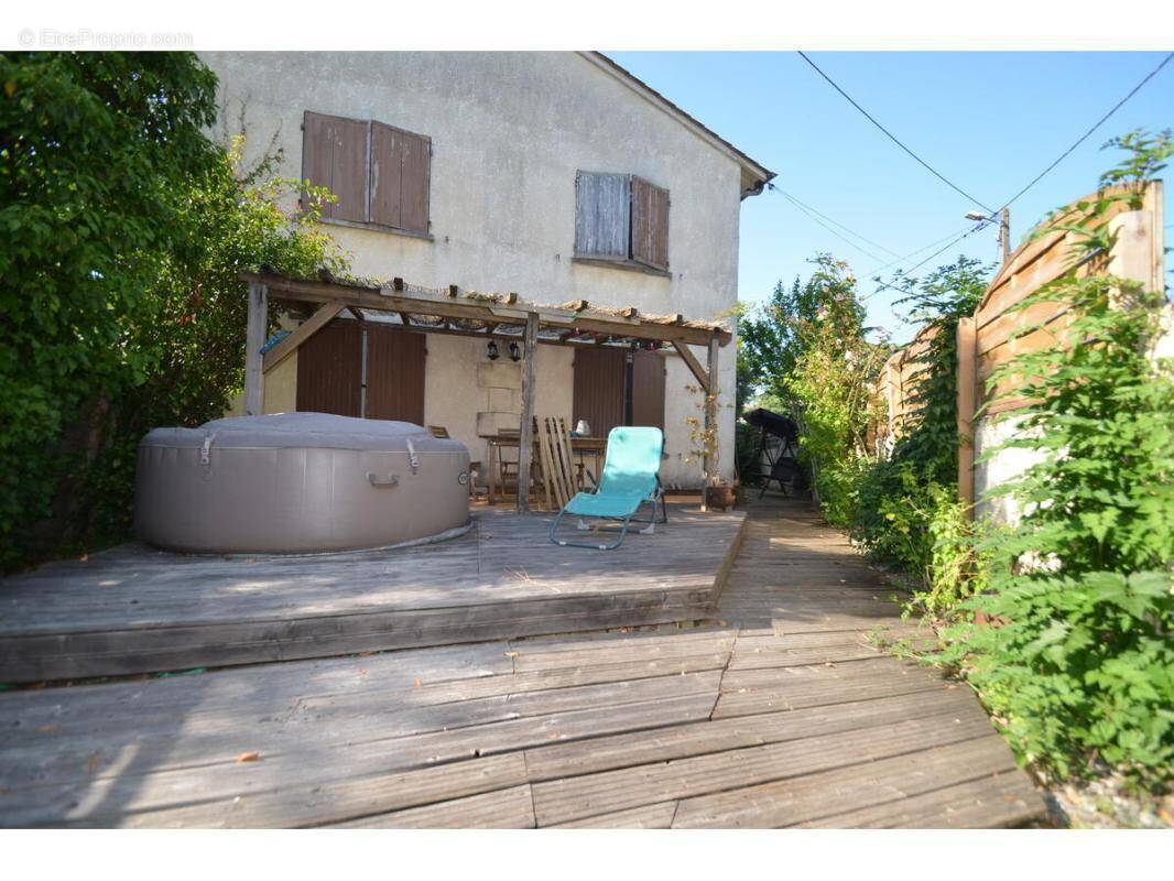 Maison à COUTRAS