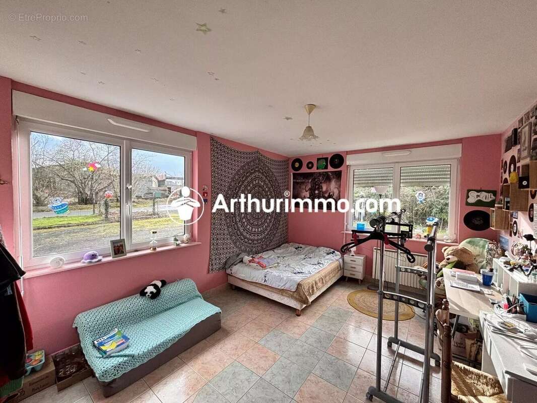 Commerce à BEAUVAIN