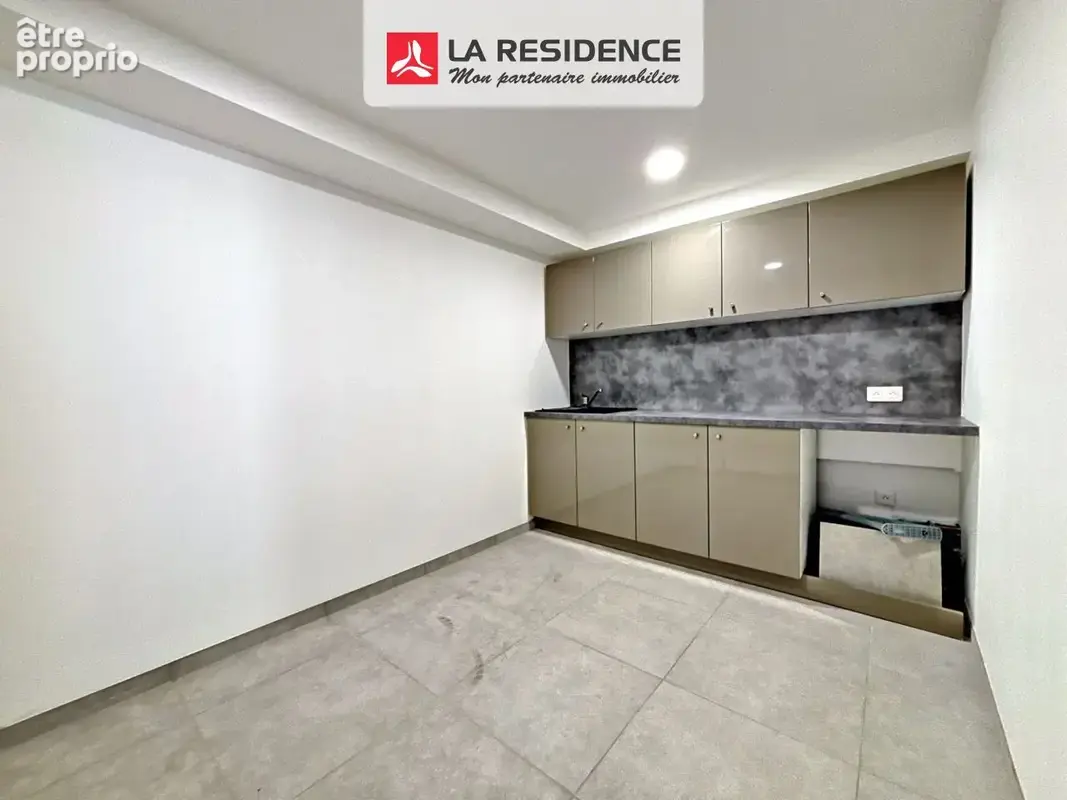 Commerce 80 m² à Frejus  - photo 5