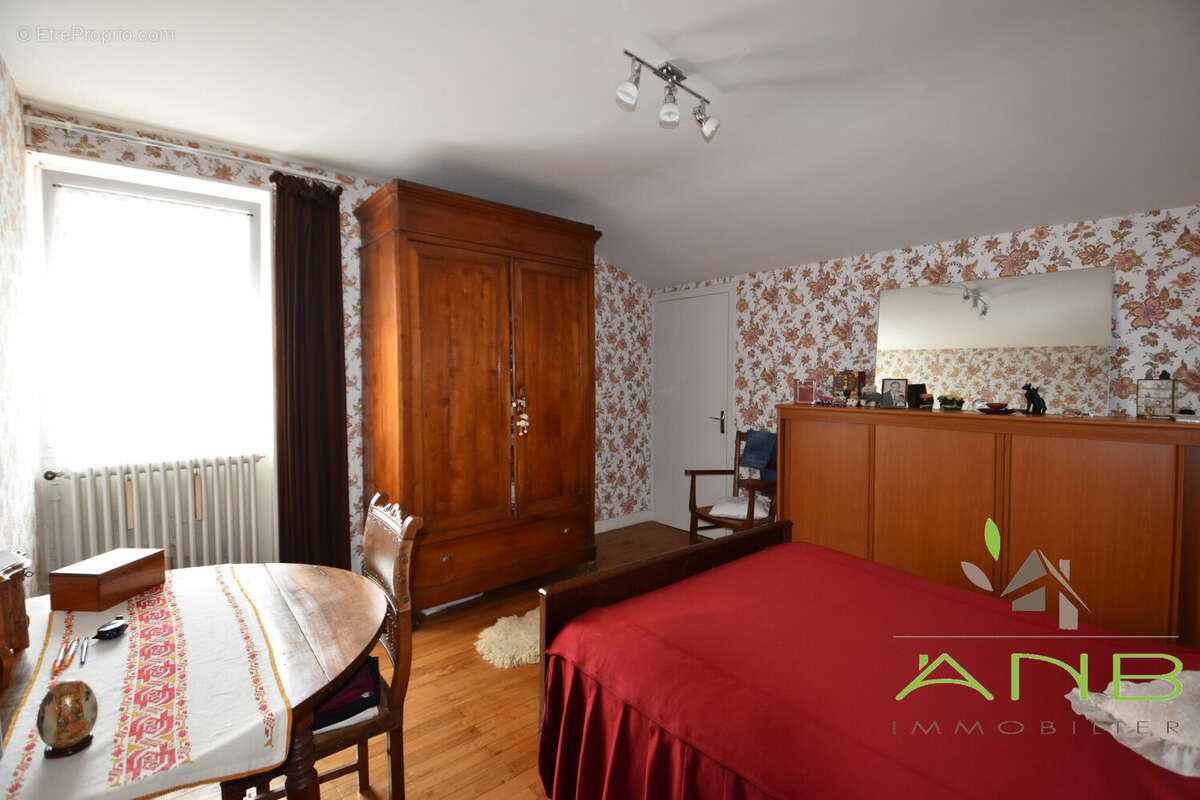 Maison 154 m² à Saint-Mathieu  - photo 9