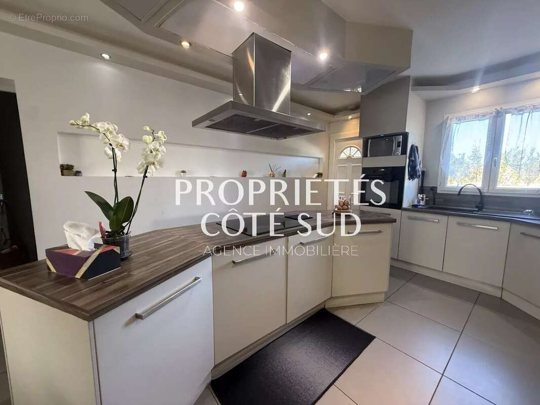 Maison à SAINT-VICTOR-LA-COSTE