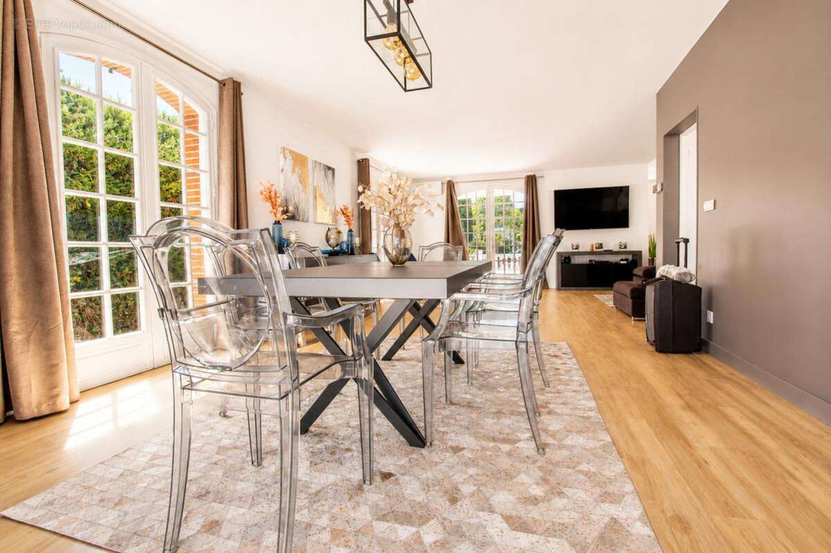 Launaguet – superbe maison familiale de 170 m² avec piscine sur terrain de 1 357 m² - photo 6