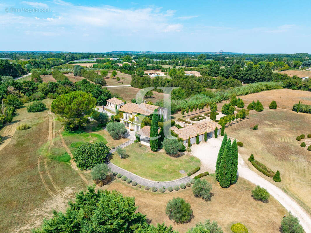 Maison 303 m² à L'isle-Sur-La-Sorgue  - photo 9