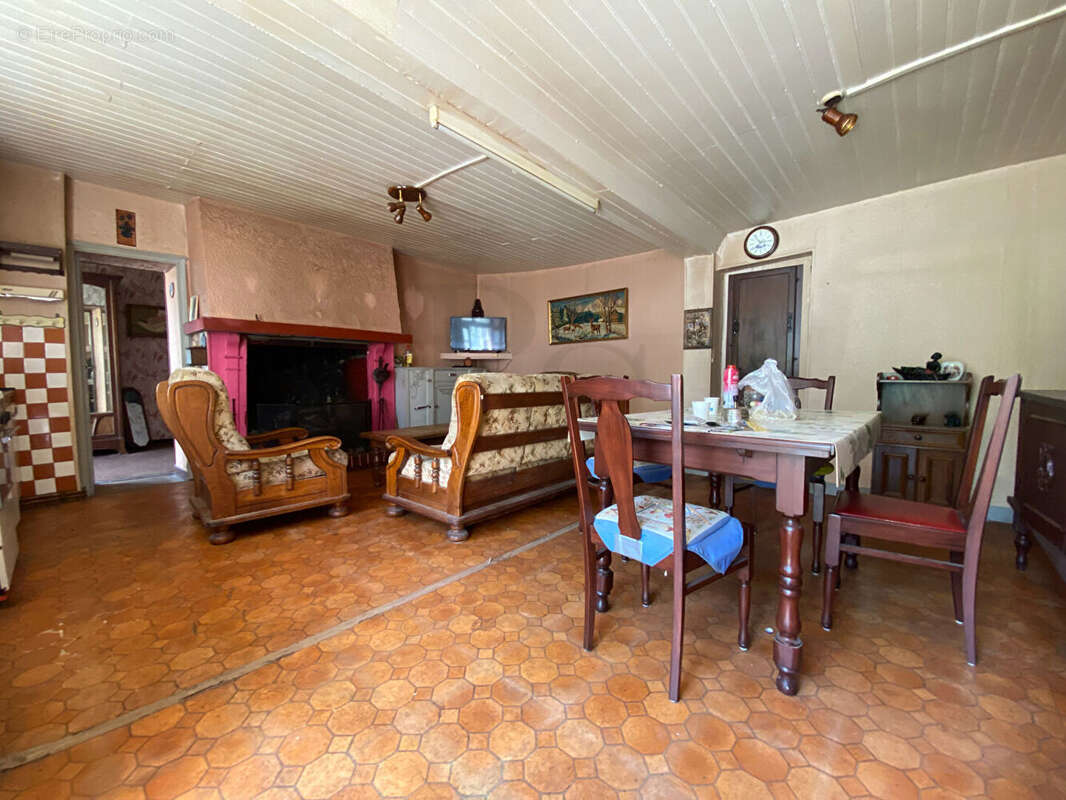 Maison à CHAMPSECRET