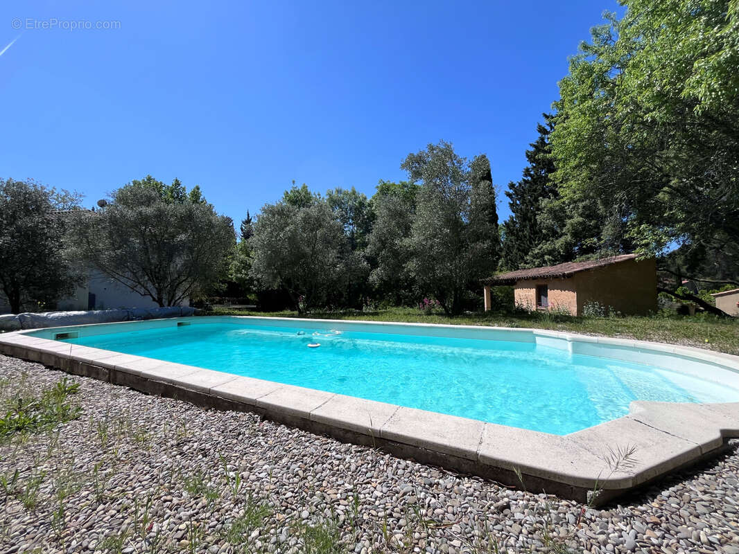 Maison à VENTABREN