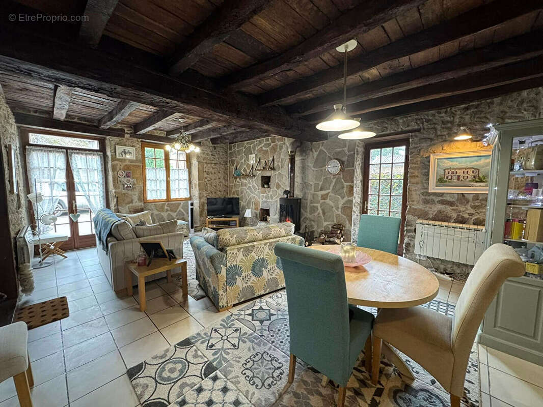 Maison à CHATEAUPONSAC