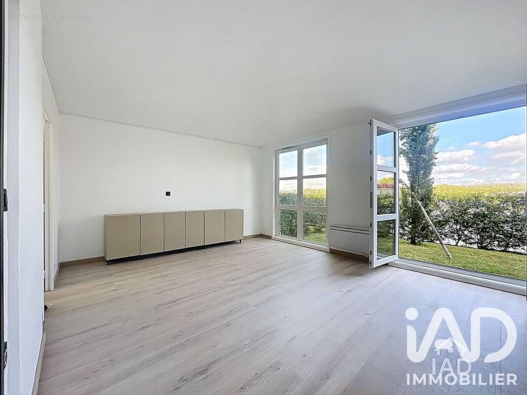 Appartement 80 m² à Voisins-Le-Bretonneux  - photo 1