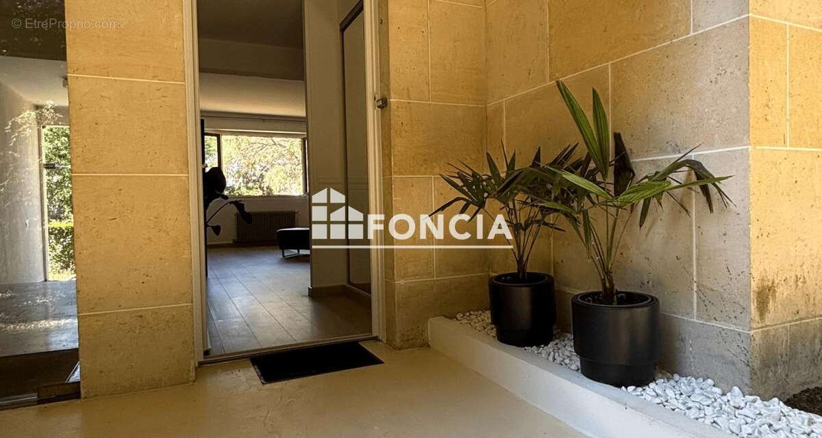 Appartement T4 102 m2, rénové dans un cadre privilégié à ETIOLLES avec PISCINE ET TERRAINS DE TENNIS - photo 3