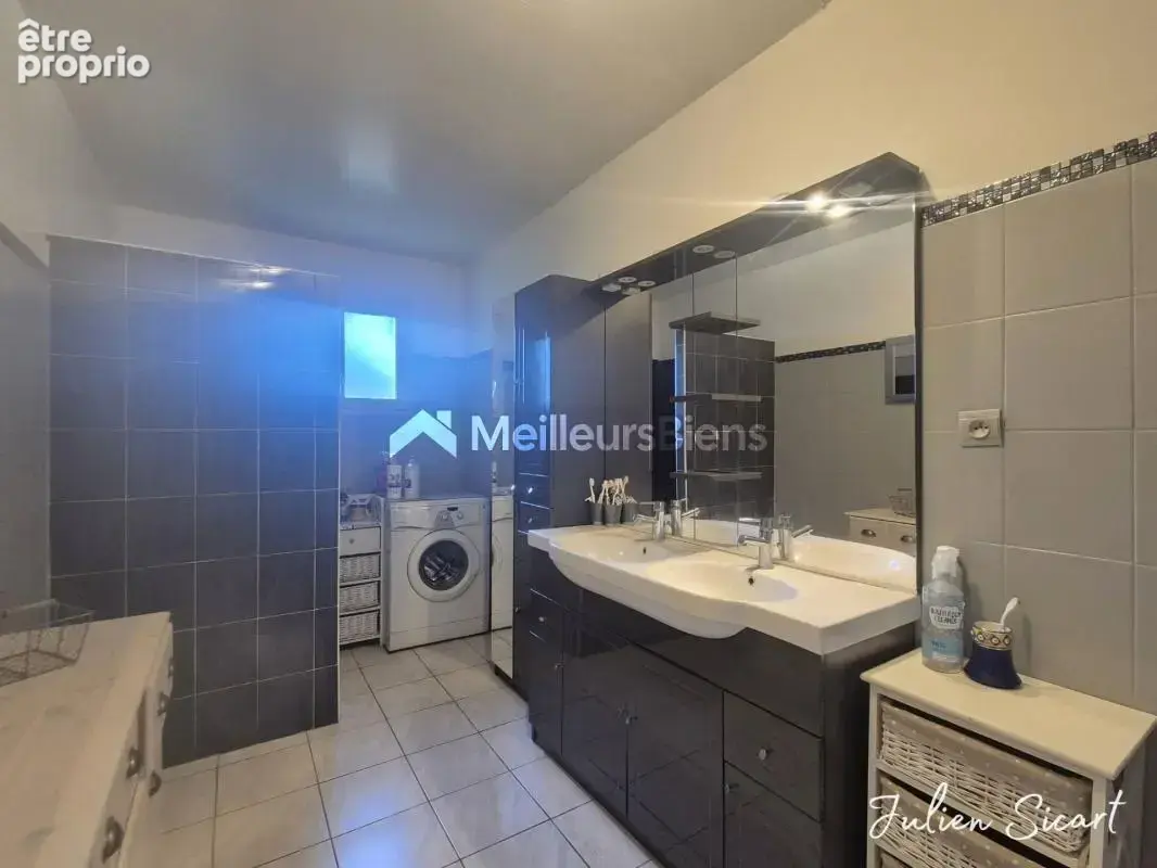 Maison 4 faces de 213 m² habitables – 2 appartements T4 – Terrain de 535 m² - photo 8