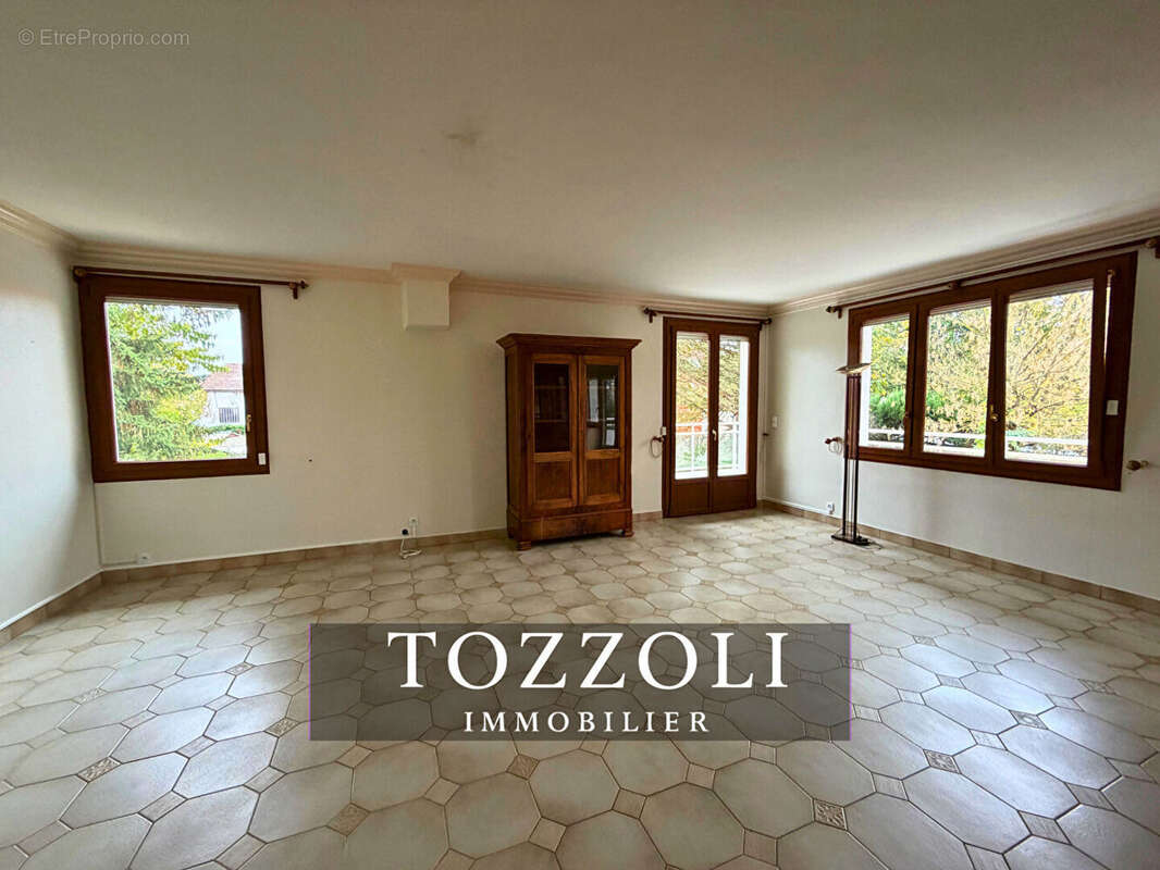 Maison à SAINT-QUENTIN-FALLAVIER