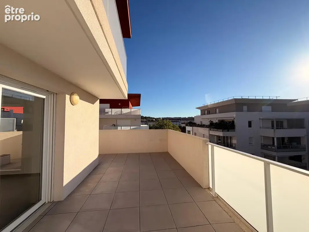 NIMES MONT DUPLAN Magnifique appartement 3 pièces de 70 m2 avec terrasse de 42 m2 et double parking - photo 2